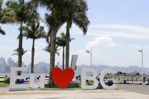 Apartamento Incr�vel Ap A 100m Do Mar Com Ar E Wi-fi