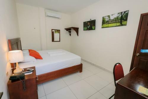 Hotel Mediterraneo Inn