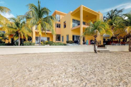 Hotel Coral Sand 10, West Bay Beach