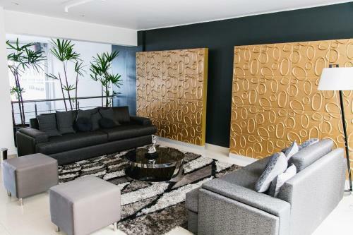 Apart Hotel Petit Palace Suites