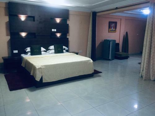 Akroma Plaza Hotel