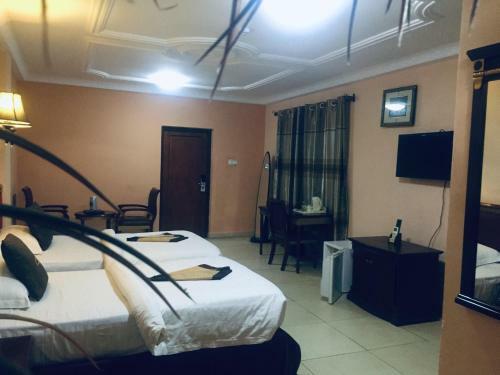 Akroma Plaza Hotel