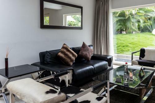 Red Mango Hotel And Apartments