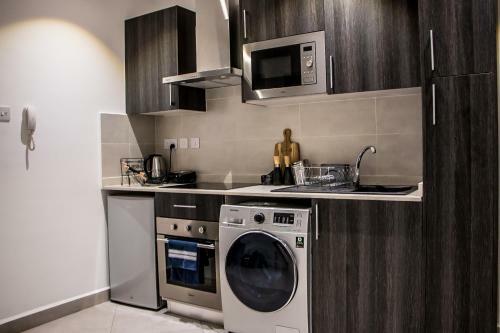 Embassy Gardens By Woodbury Luxury Apartments