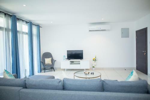 Embassy Gardens By Woodbury Luxury Apartments