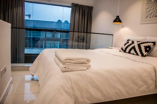 Embassy Gardens By Woodbury Luxury Apartments