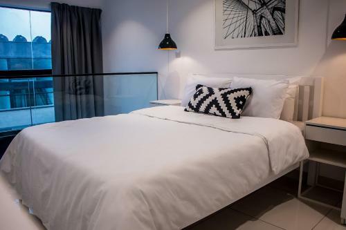 Embassy Gardens By Woodbury Luxury Apartments