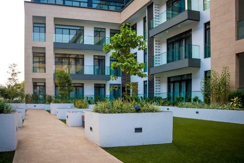 Embassy Gardens By Woodbury Luxury Apartments