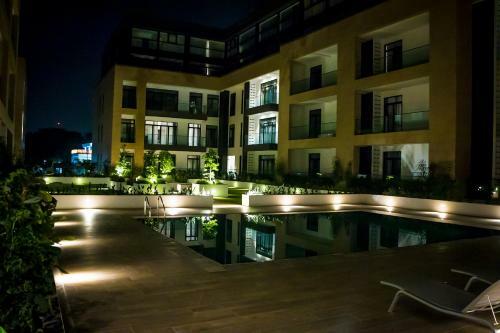 Embassy Gardens By Woodbury Luxury Apartments
