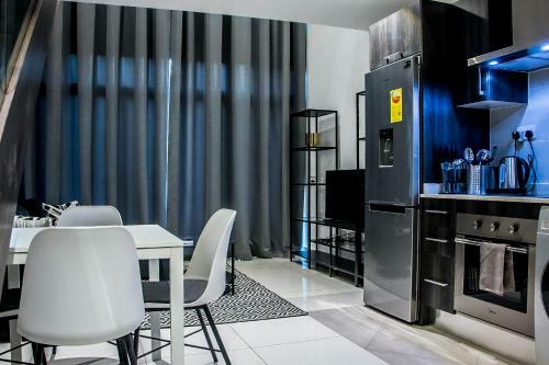 Embassy Gardens By Woodbury Luxury Apartments