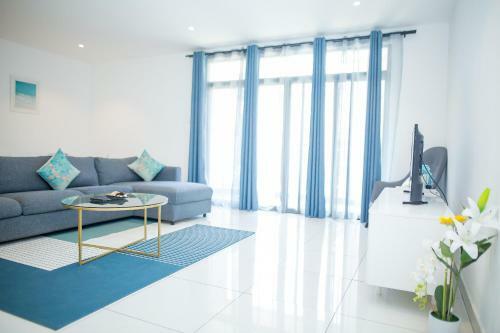 Embassy Gardens By Woodbury Luxury Apartments