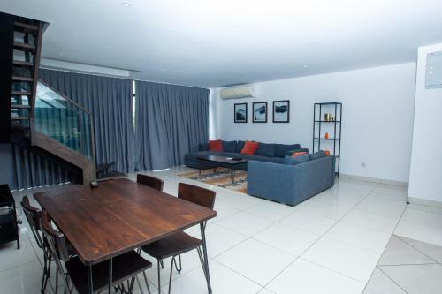 Embassy Gardens By Woodbury Luxury Apartments