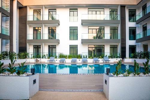 Embassy Gardens By Woodbury Luxury Apartments
