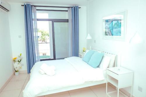 Embassy Gardens By Woodbury Luxury Apartments