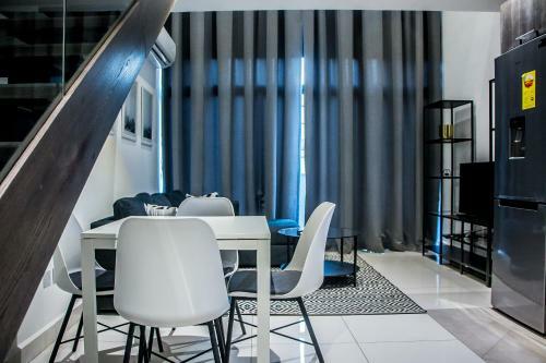 Embassy Gardens By Woodbury Luxury Apartments