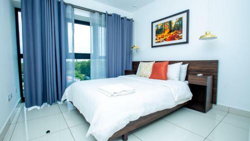 Embassy Gardens By Woodbury Luxury Apartments