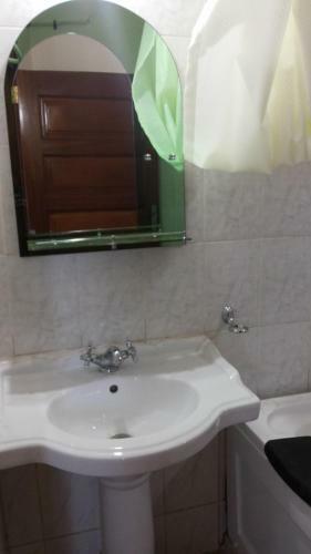 Hotel Dot Com Entebbe