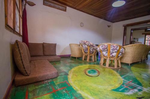 Hostal Ewaka Guesthouse And Backpackers