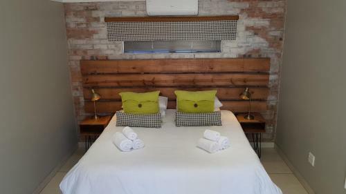Hostal Touching Senses Garden Cottages