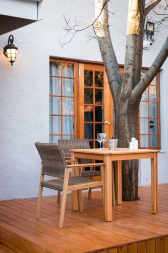 Hostal Touching Senses Garden Cottages