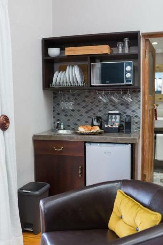 Hostal Touching Senses Garden Cottages