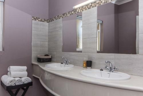 Hostal 10 Windell Self Catering Accommodation