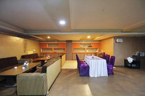 Oyo 22040 Hotel Vatsa Inn