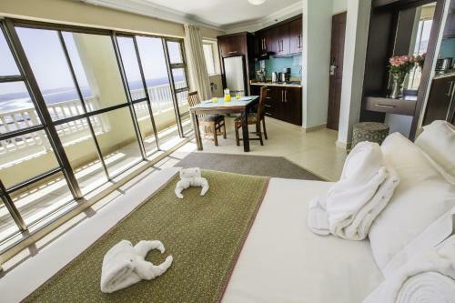 Hotel First Group The Palace All-suite