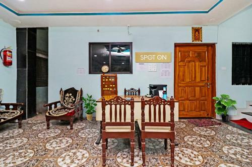 Spot On 37040 Hotel Ayushman Palace