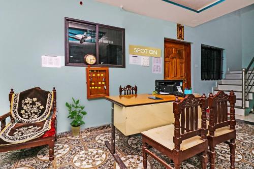 Spot On 37040 Hotel Ayushman Palace