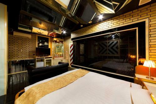 Hotel Abnormal (adult Only)