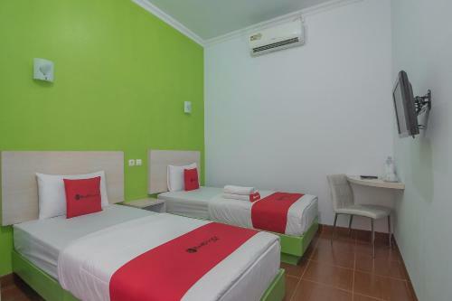 Hostal Reddoorz Plus Near Alun Alun Kuningan