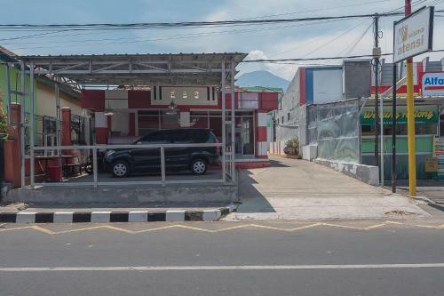 Hostal Reddoorz Plus Near Alun Alun Kuningan