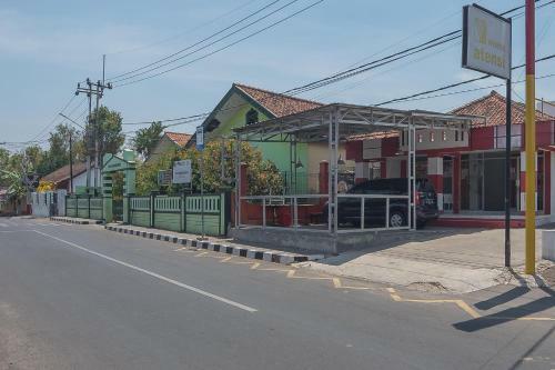 Hostal Reddoorz Plus Near Alun Alun Kuningan