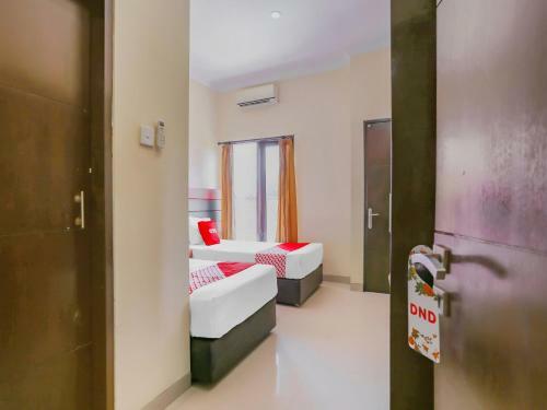 Hotel Oyo 4012 Ari Beach Inn