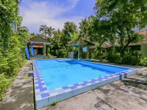 Hotel Oyo 4012 Ari Beach Inn