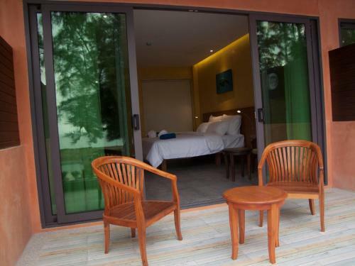 Hotel Coriacea Beachfront Boutique Phuket Resort - Sha Plus