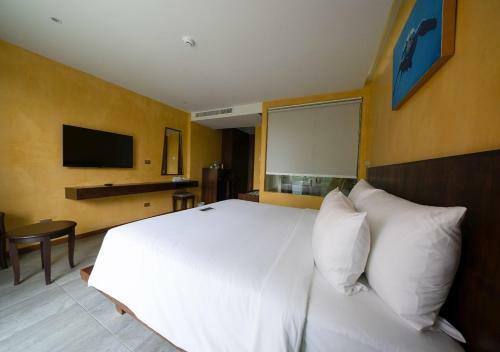 Hotel Coriacea Beachfront Boutique Phuket Resort - Sha Plus