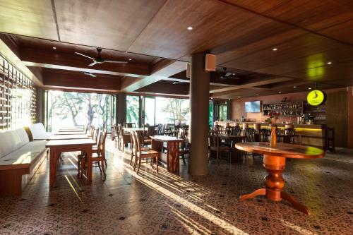 Hotel Coriacea Beachfront Boutique Phuket Resort - Sha Plus
