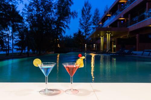 Hotel Coriacea Beachfront Boutique Phuket Resort - Sha Plus