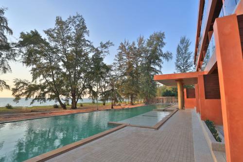 Hotel Coriacea Beachfront Boutique Phuket Resort - Sha Plus