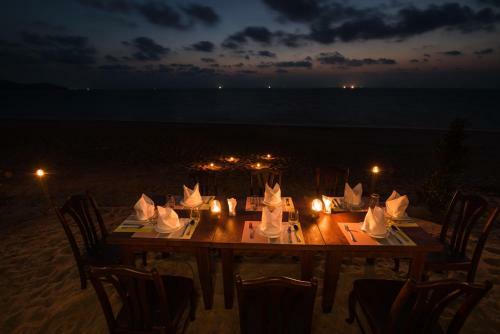 Hotel Coriacea Beachfront Boutique Phuket Resort - Sha Plus