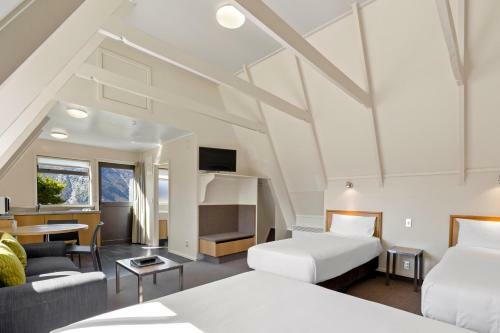 Mt Cook Lodge And Motel