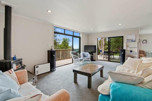 Hillside Hideaway - Kaiteriteri Holiday Home