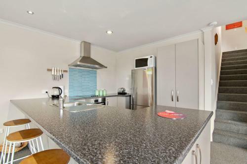 Hillside Hideaway - Kaiteriteri Holiday Home