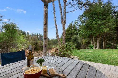 Hillside Hideaway - Kaiteriteri Holiday Home