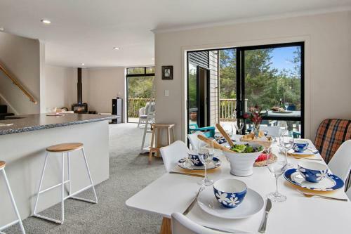 Hillside Hideaway - Kaiteriteri Holiday Home
