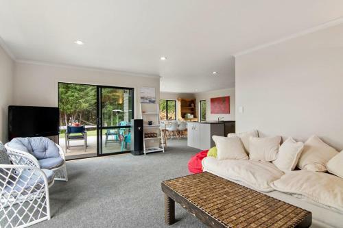 Hillside Hideaway - Kaiteriteri Holiday Home