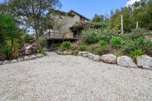 Hillside Hideaway - Kaiteriteri Holiday Home