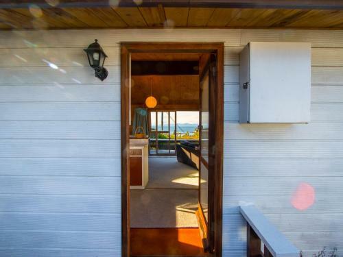 Beach House On The Ridge - Kaiteriteri Holiday Home